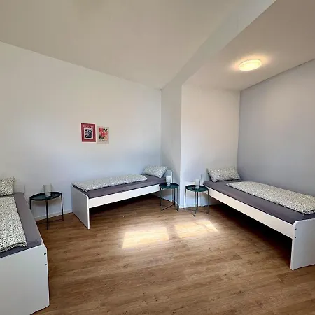Modernes 10 Für Monteure Und Handwerker Apartment *